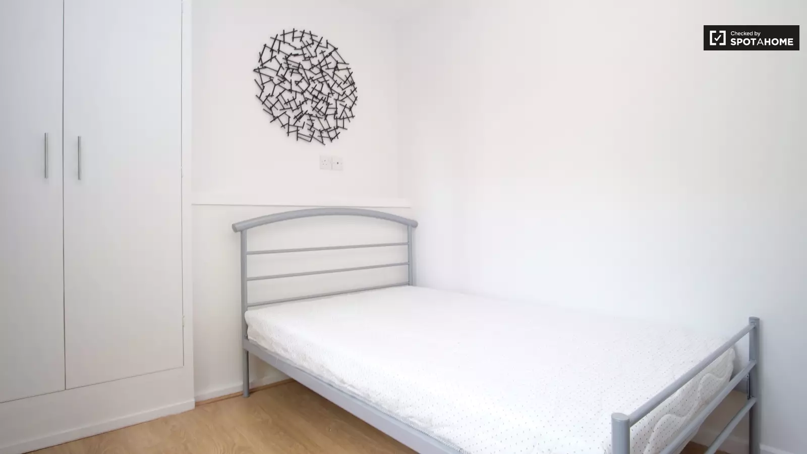 Room Rectory Square in Greater London