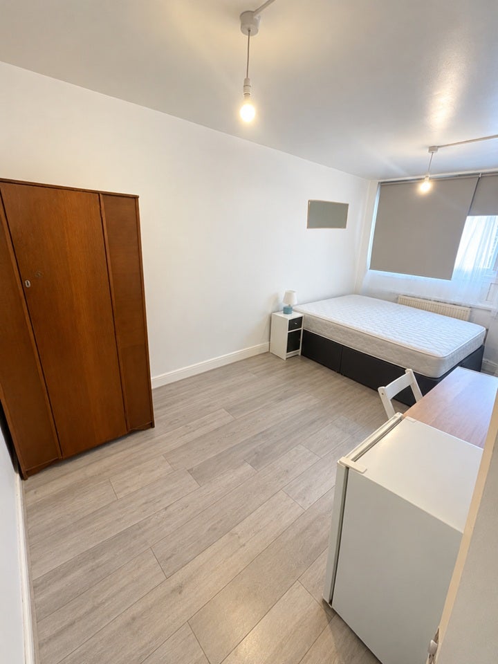 Room Cator Street in Greater London