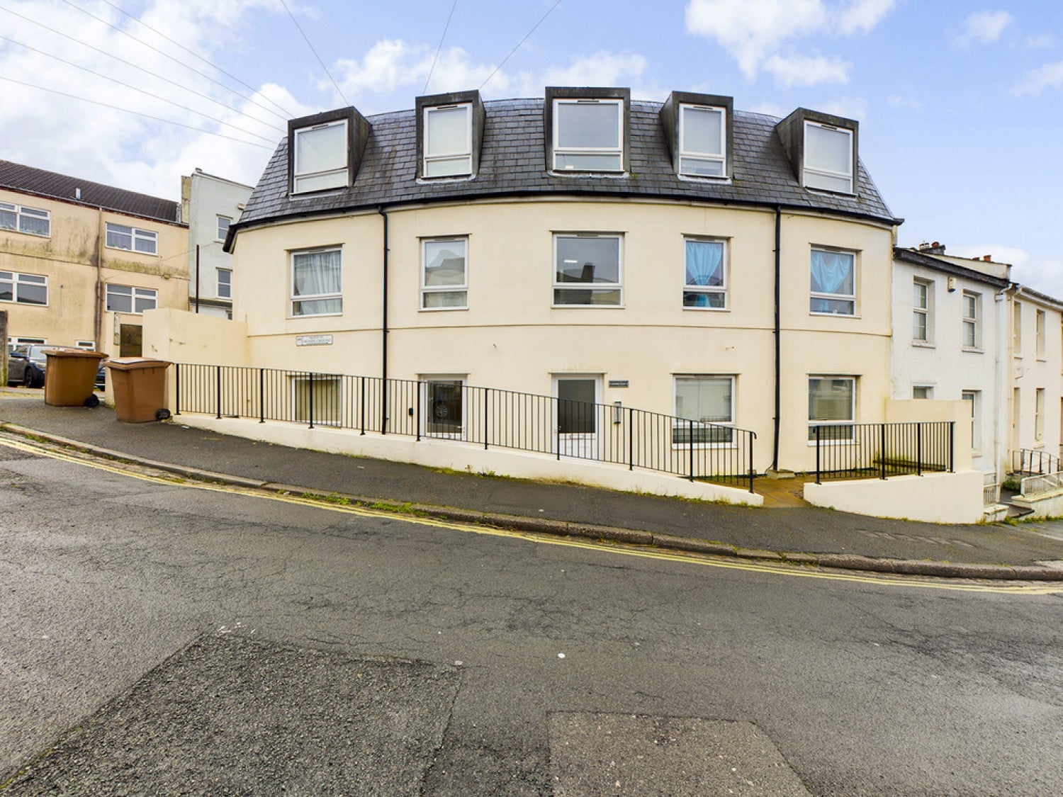 Flat Arundal Crescent in Plymouth