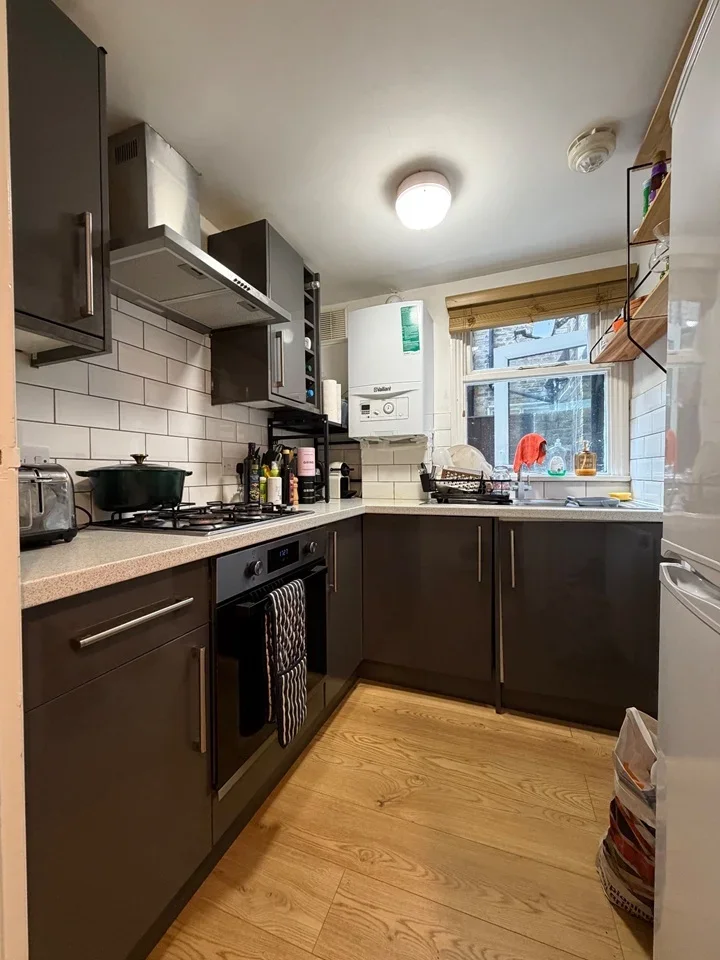 Flat Monnery Road in Greater London