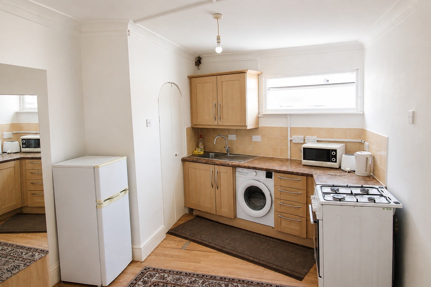 Flat Munster Avenue in Greater London