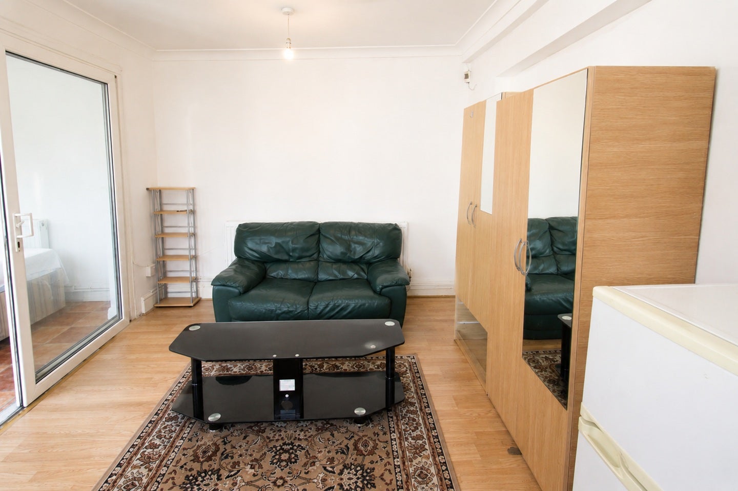 Flat Munster Avenue in Greater London