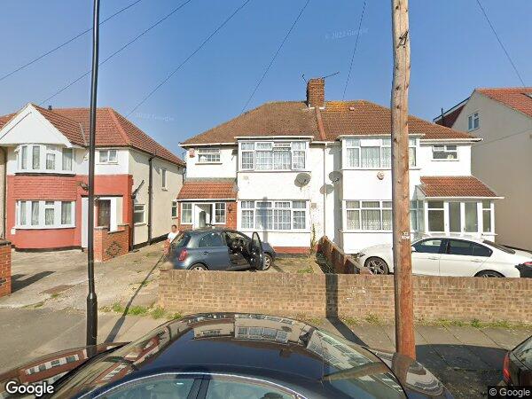 Flat Munster Avenue in Greater London