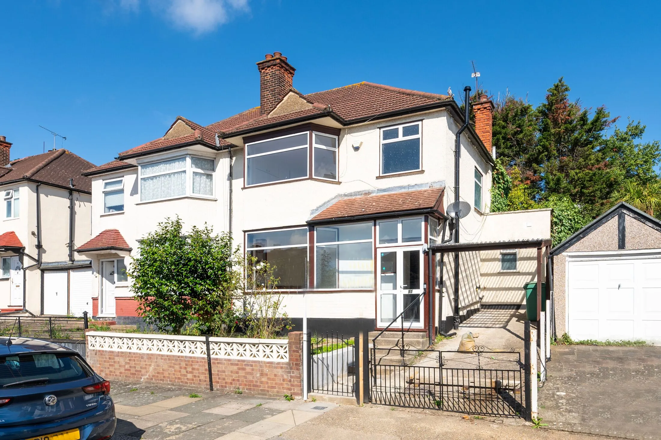 House Dollis Hill Avenue in Greater London