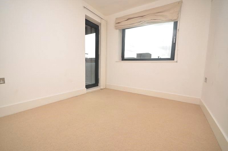 Flat Branfill Road in Greater London