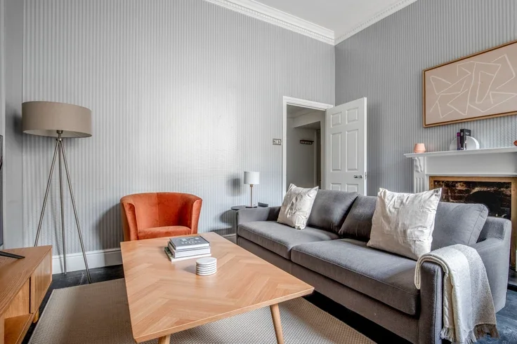 Flat Maiden Lane in City of Westminster