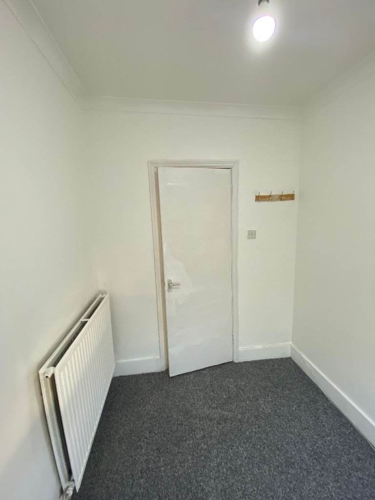 Flat Melford Road in Greater London