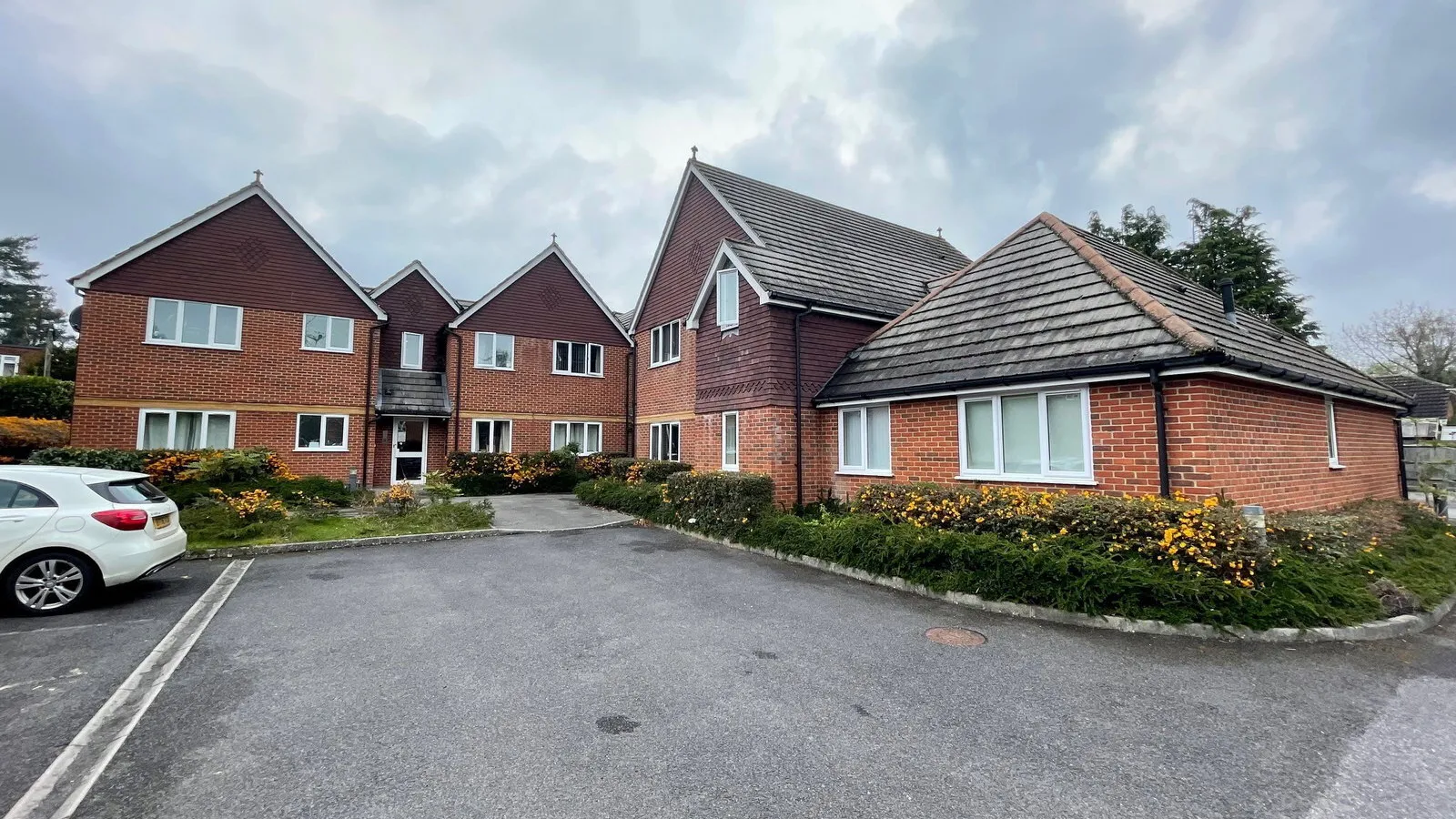 Flat Landseer Court in Basingstoke and Deane