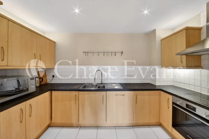 Flat Prestons Road in Greater London