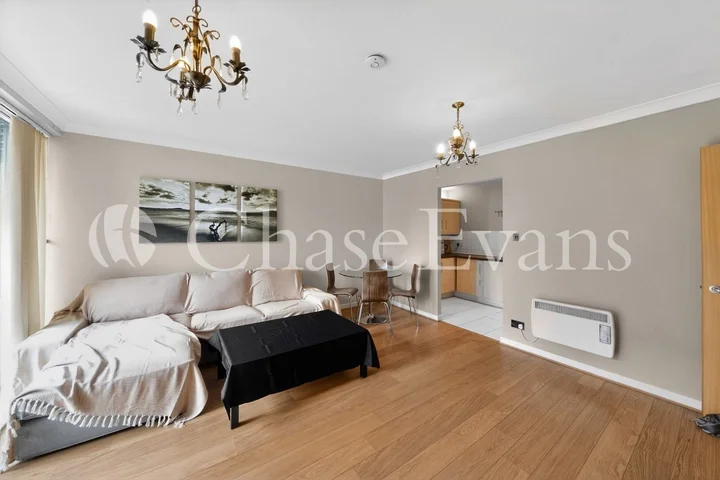Flat Prestons Road in Greater London
