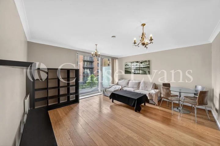 Flat Prestons Road in Greater London