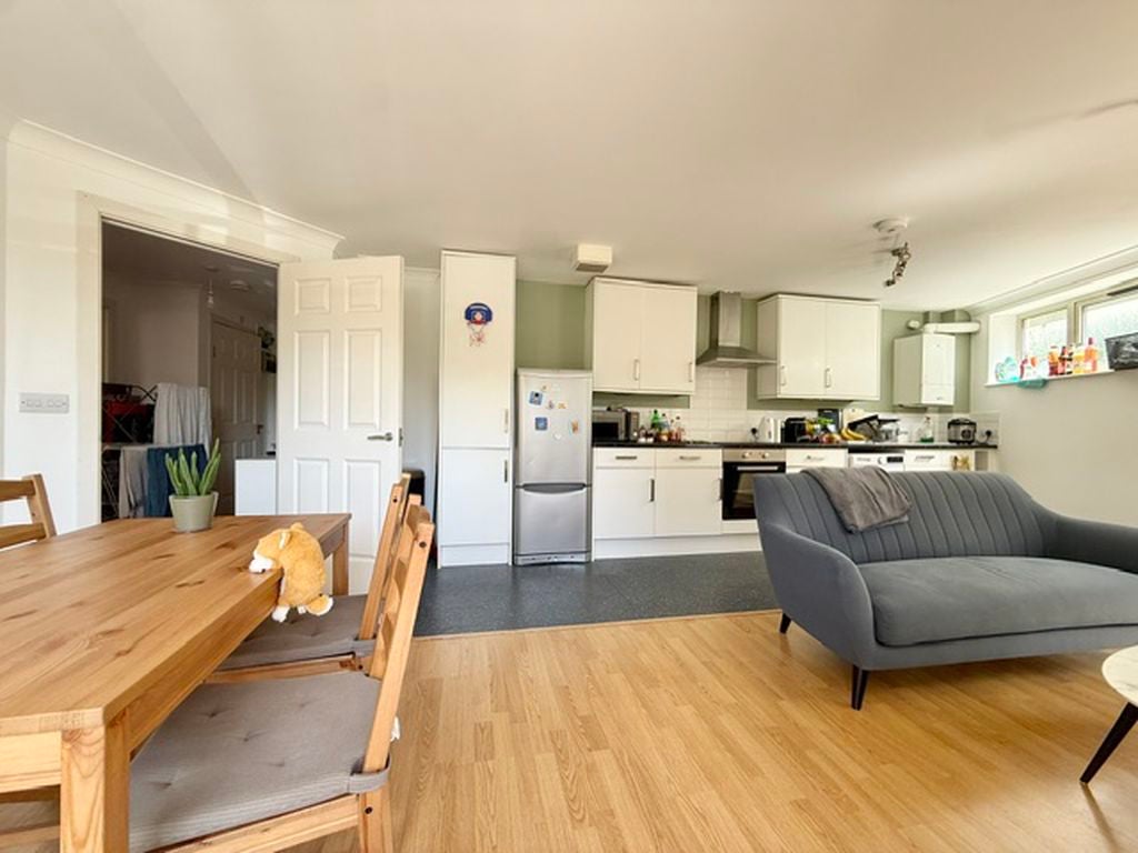 Flat Phelp Street in Greater London