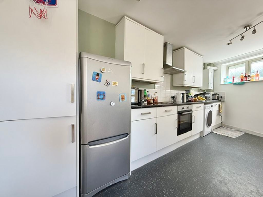 Flat Phelp Street in Greater London