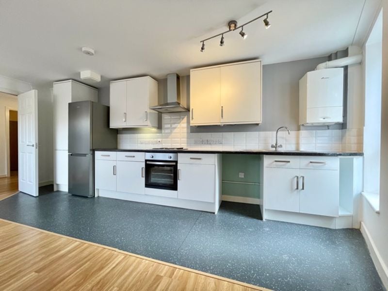 Flat Phelp Street in Greater London