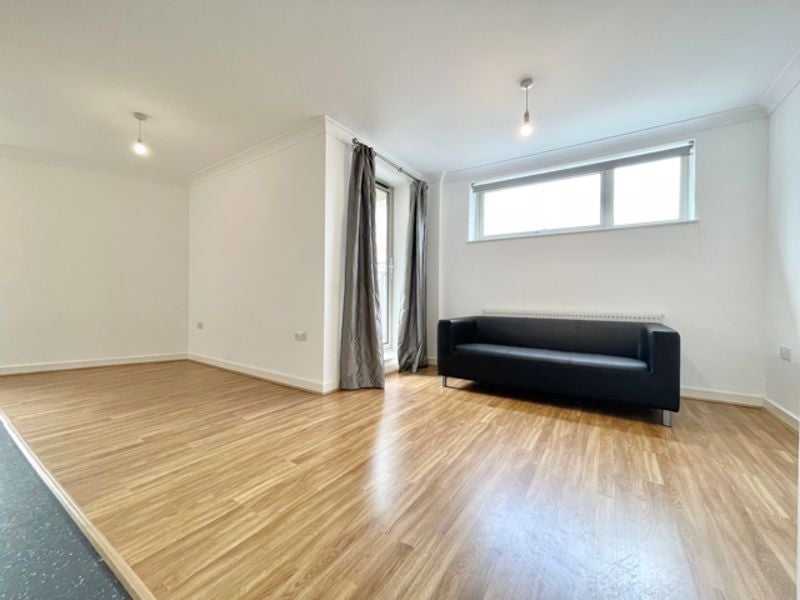 Flat Phelp Street in Greater London