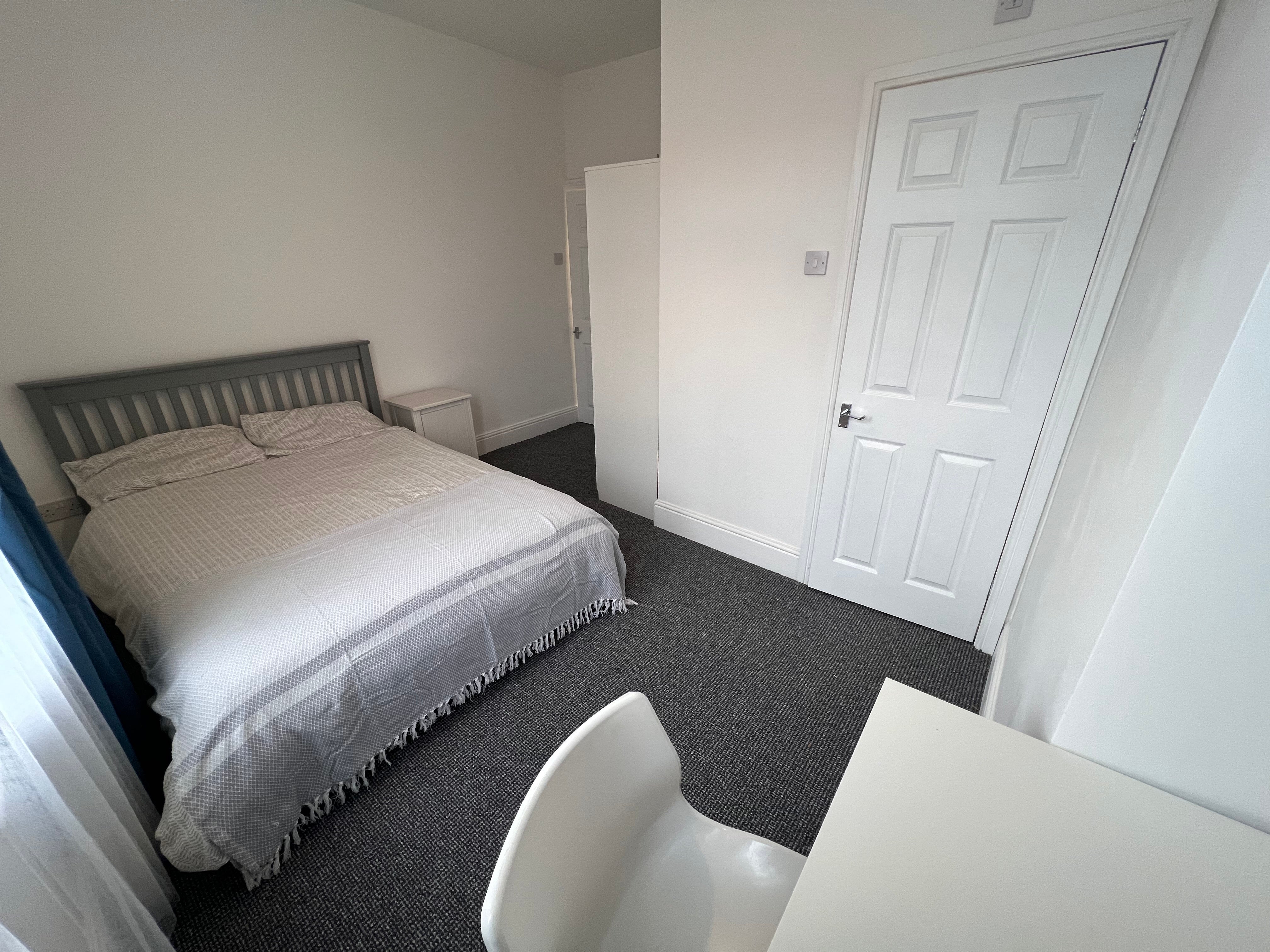 Room Pershore Road in Birmingham