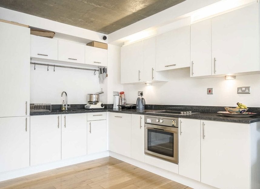 Flat Micawber Street in Greater London