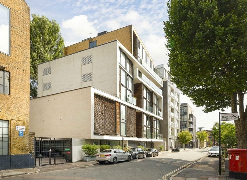 Flat Micawber Street in Greater London