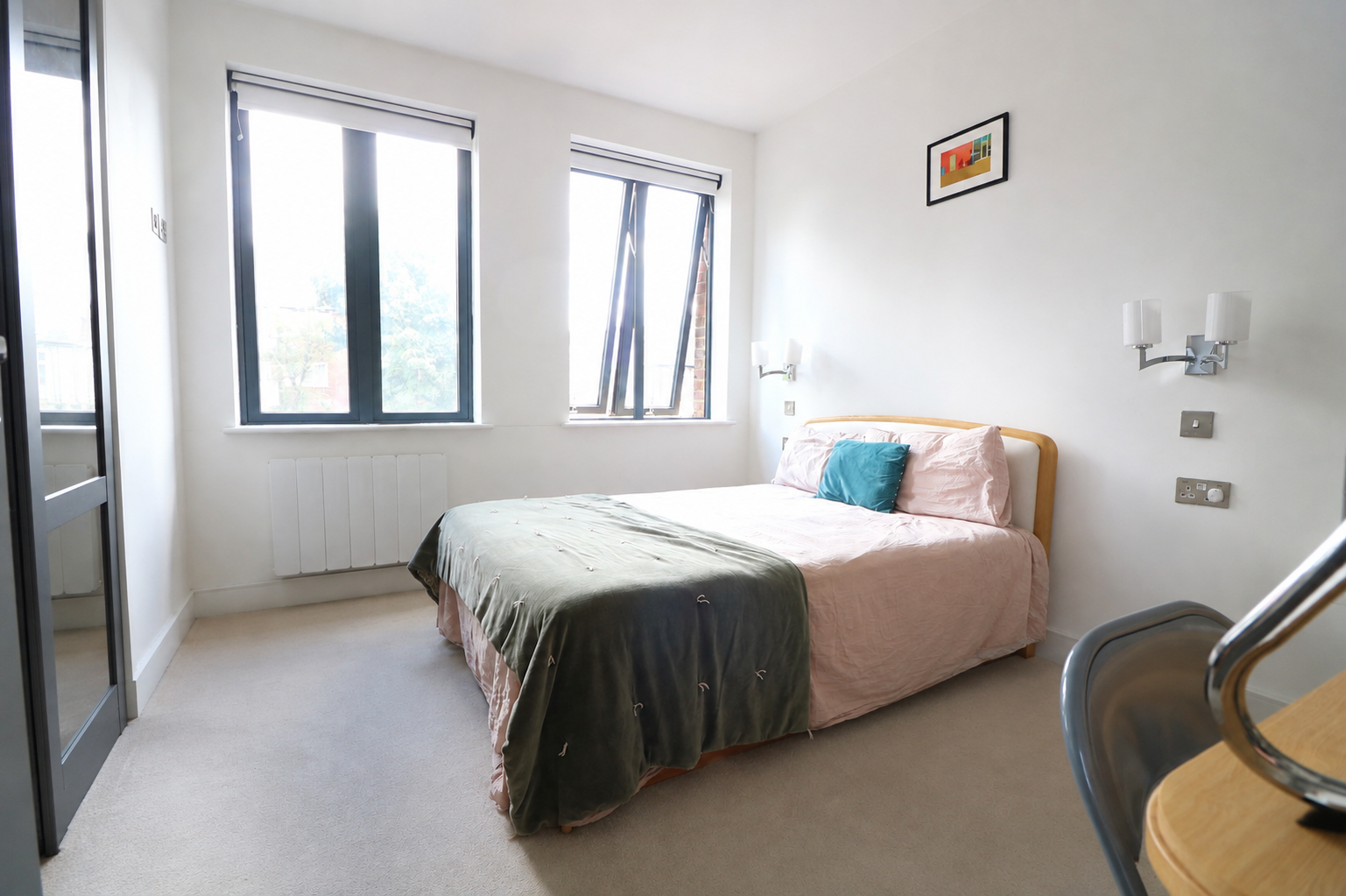 Flat Barlow Road in Greater London