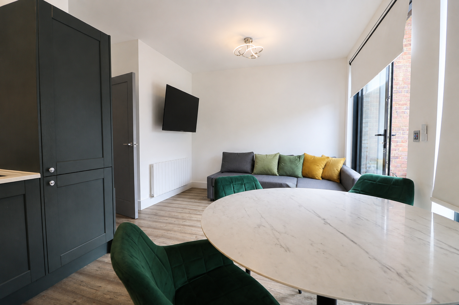 Flat Barlow Road in Greater London