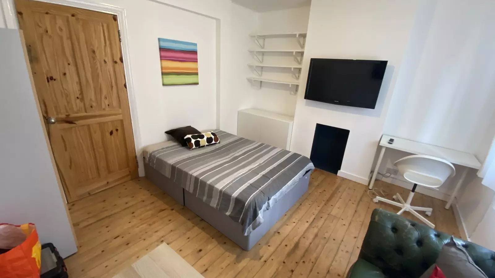 Flat Varden Street in Greater London