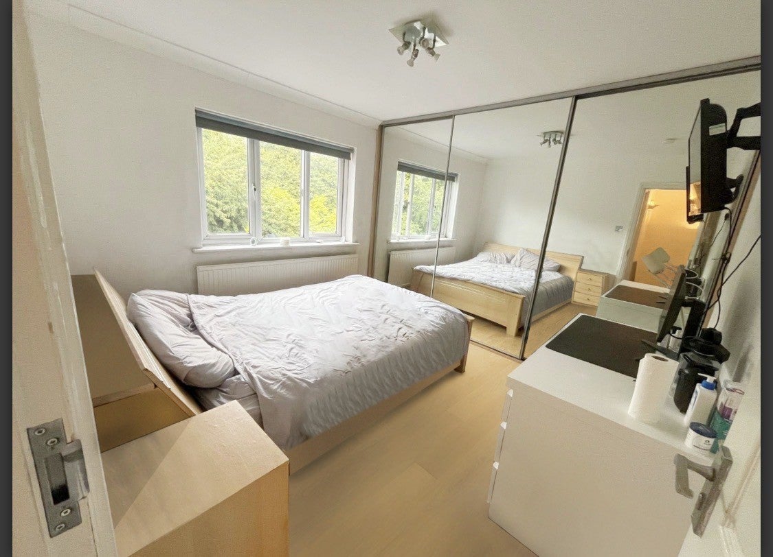 Room Tunnel Avenue in Greater London