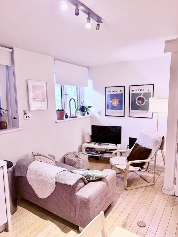 Room Ebbisham Drive in Greater London