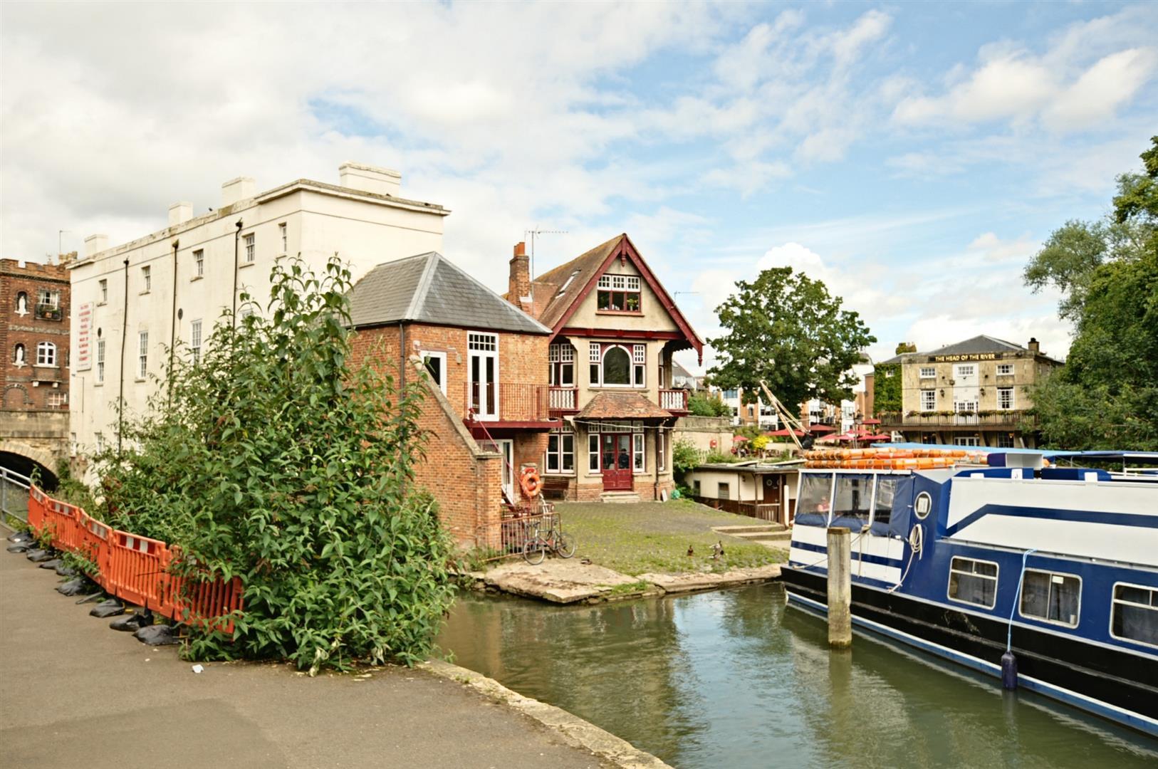 Flat Folly Bridge in Oxford
