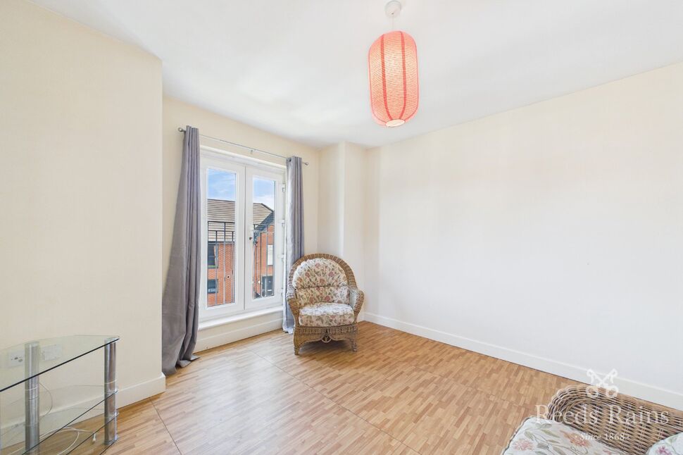 Flat Raynald Road in Sheffield