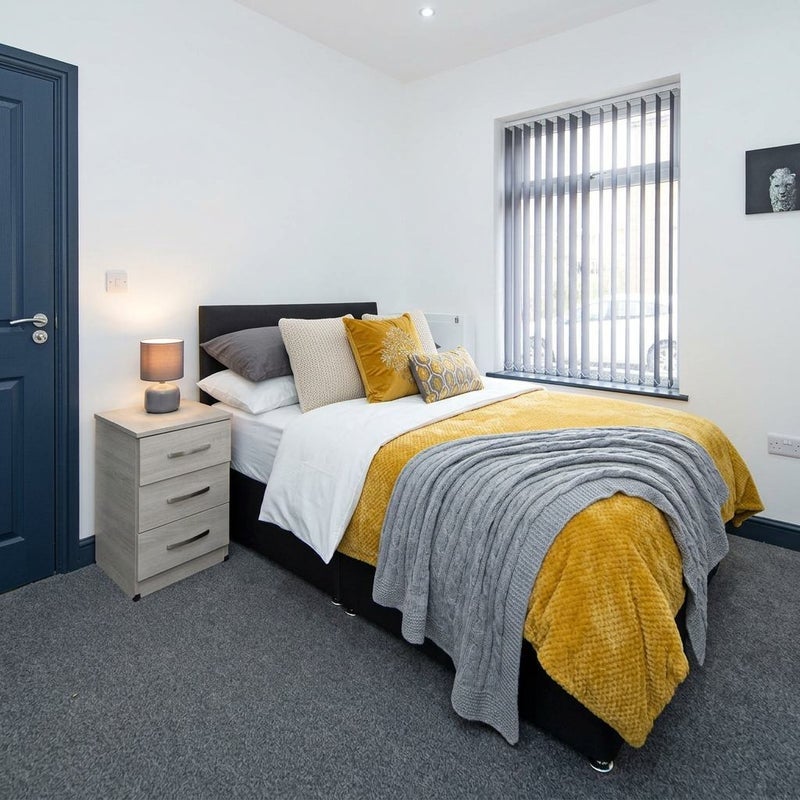 Room Mayer Street in Stoke-on-Trent