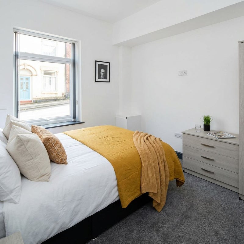 Room Mayer Street in Stoke-on-Trent