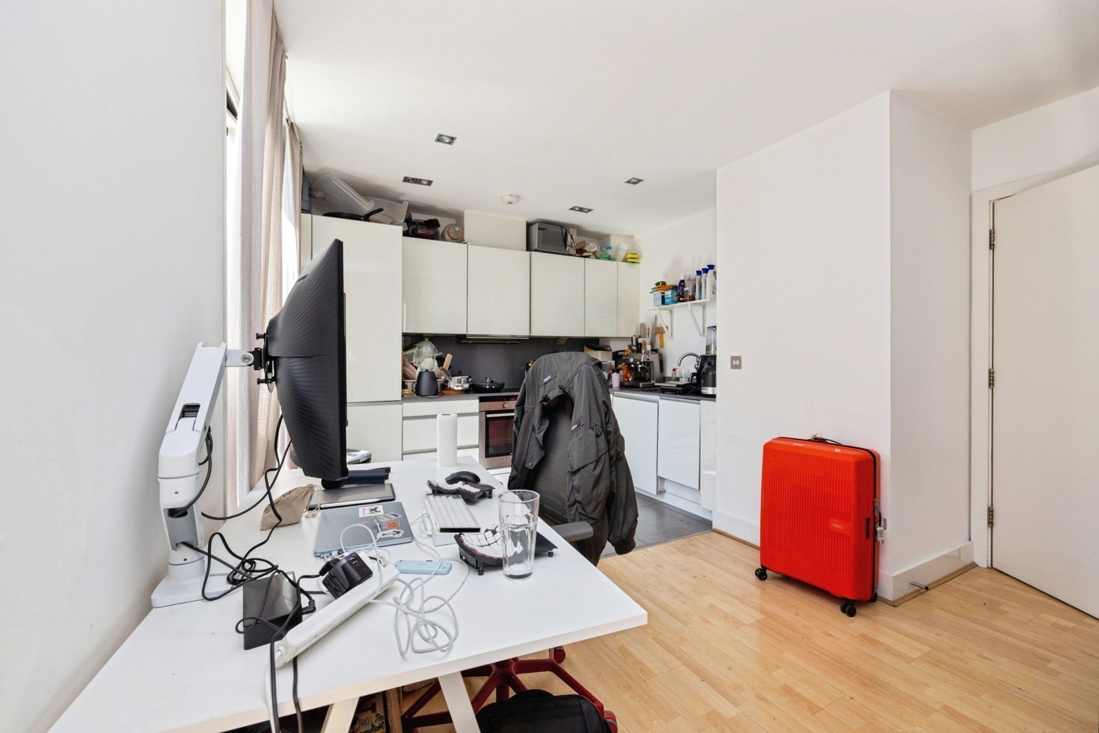 Flat Bridle Mews in Greater London
