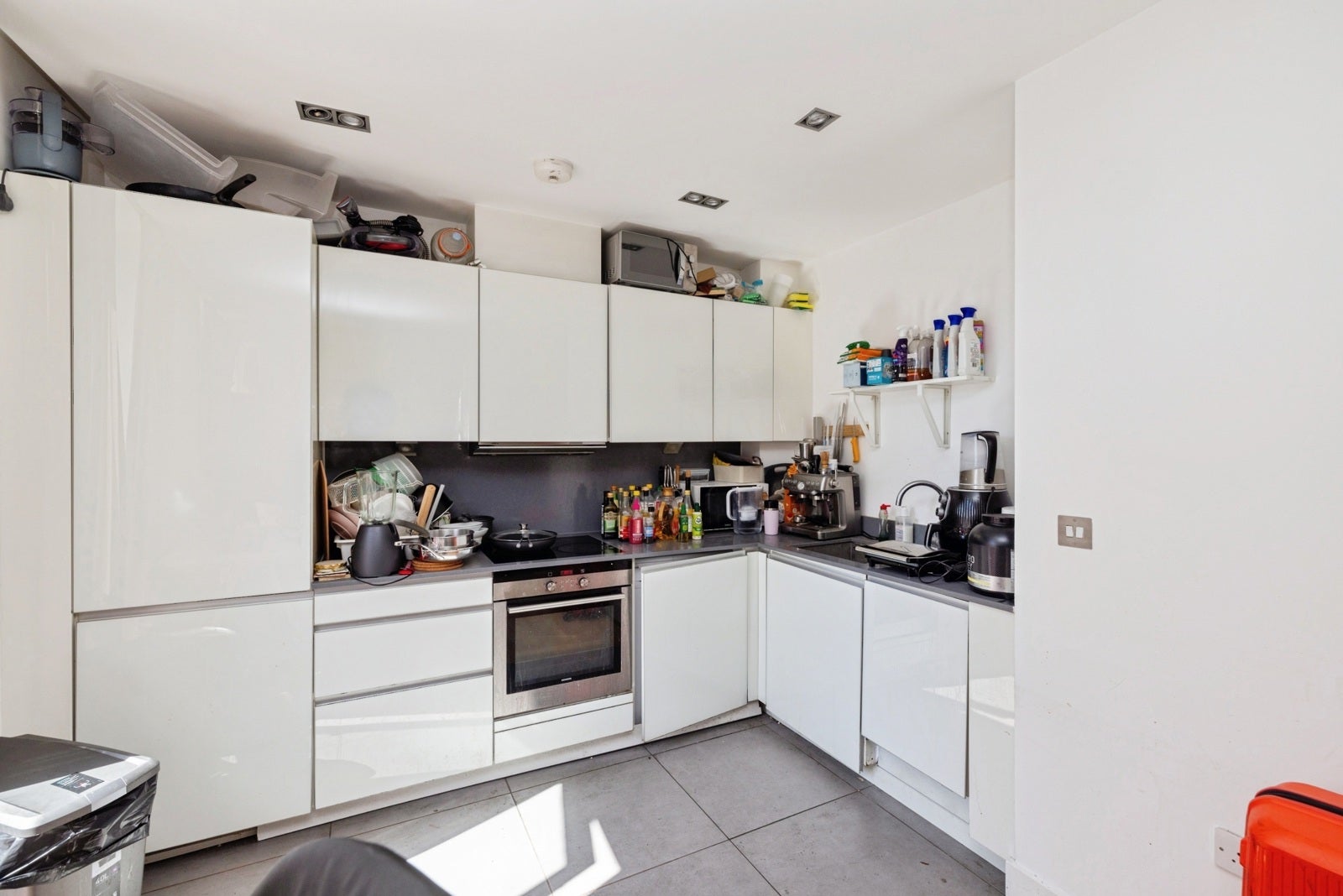 Flat Bridle Mews in Greater London