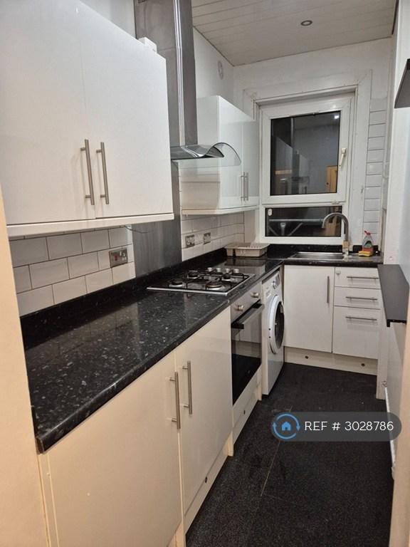 Flat Bangorshill Street in Glasgow