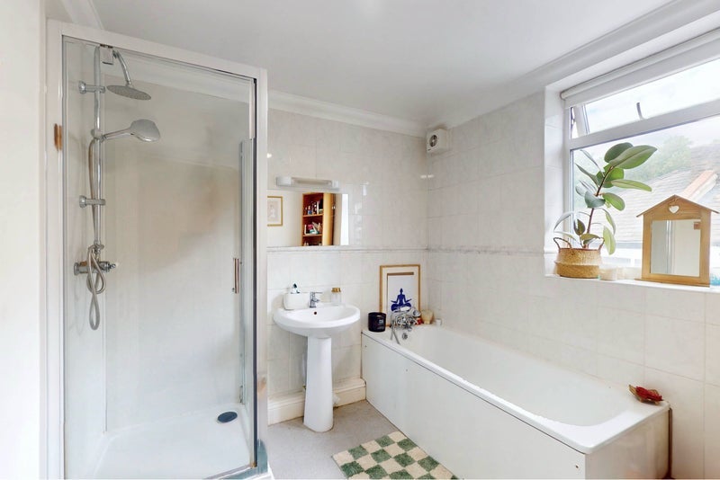 Room Crossley Street in Greater London
