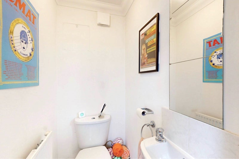 Room Crossley Street in Greater London