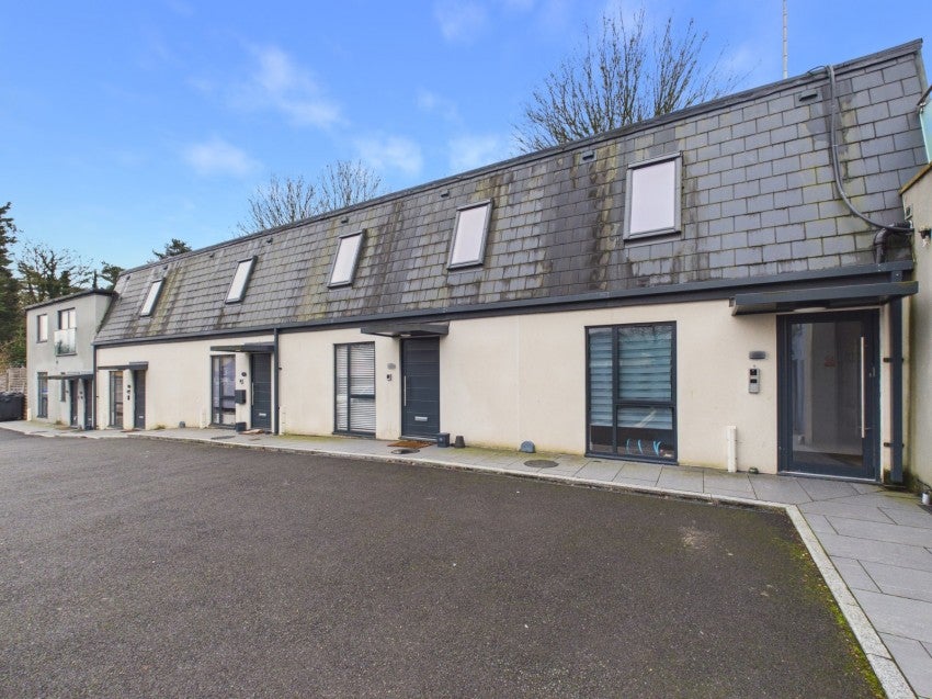 Flat Treadaway Tech Centre in Loudwater