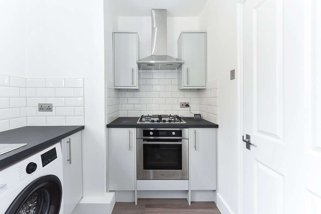 Flat Weir Road in Greater London