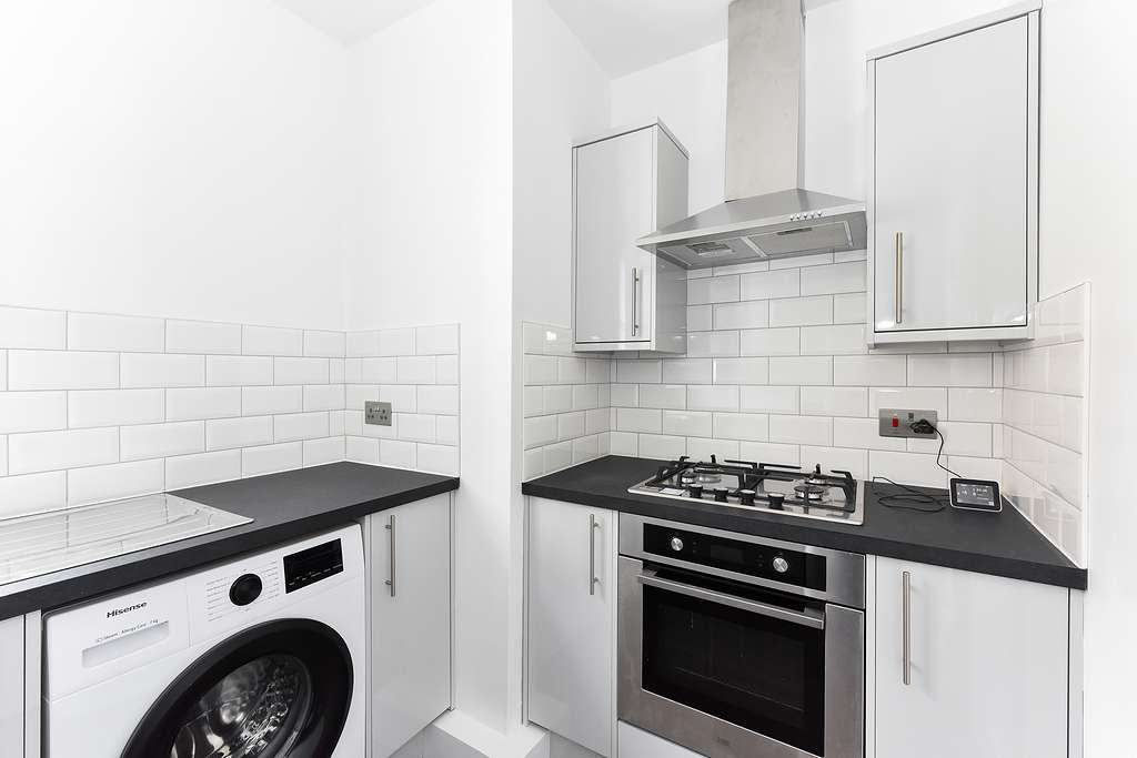 Flat Weir Road in Greater London