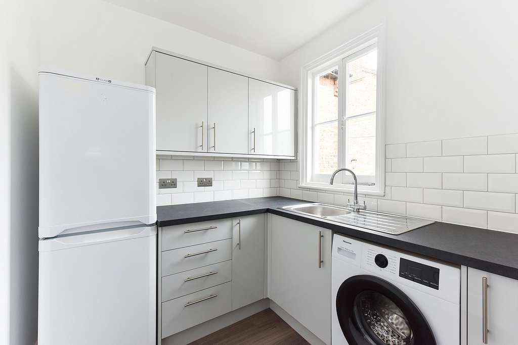 Flat Weir Road in Greater London