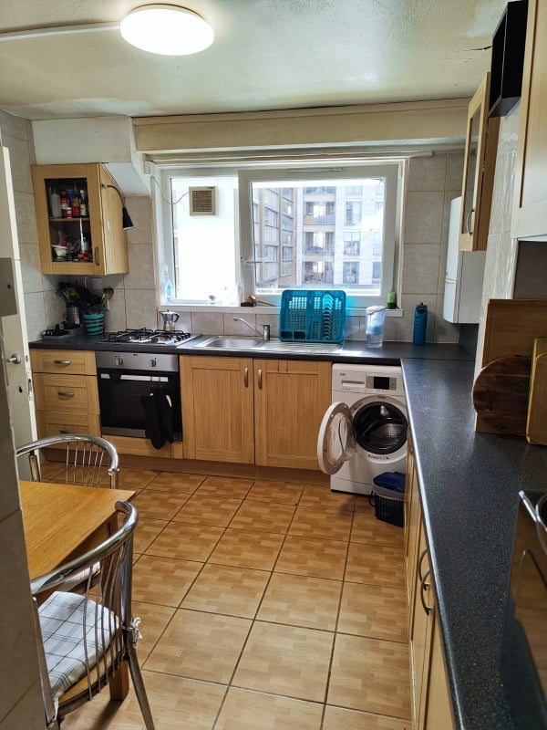 Room Casbeard Street in Greater London