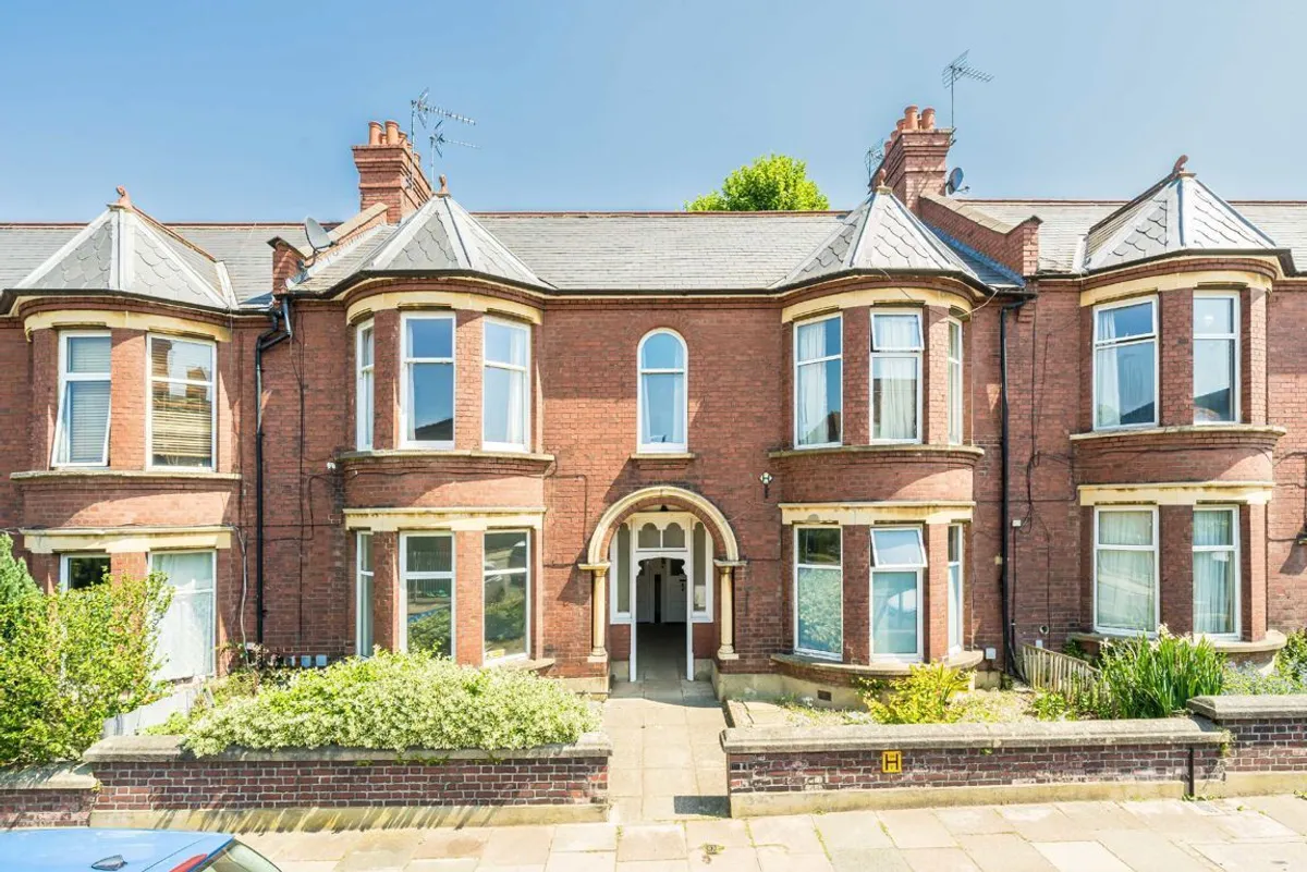 Flat Radbourne Road in Greater London