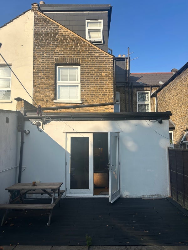 Room Fairland Road in Greater London