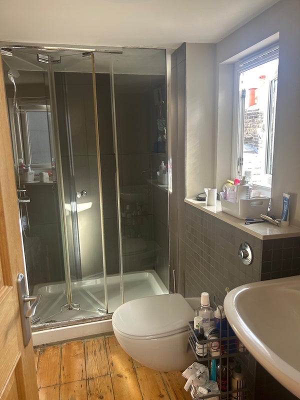 Room Fairland Road in Greater London