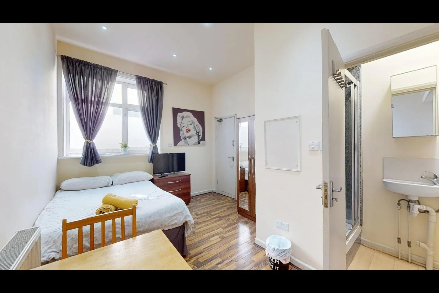 Room Brondesbury Park in Greater London