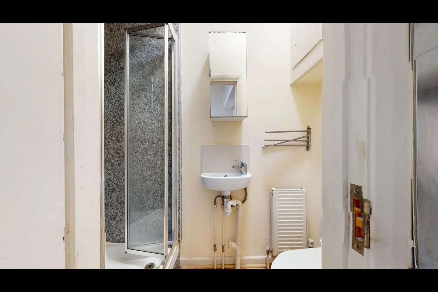 Room Brondesbury Park in Greater London
