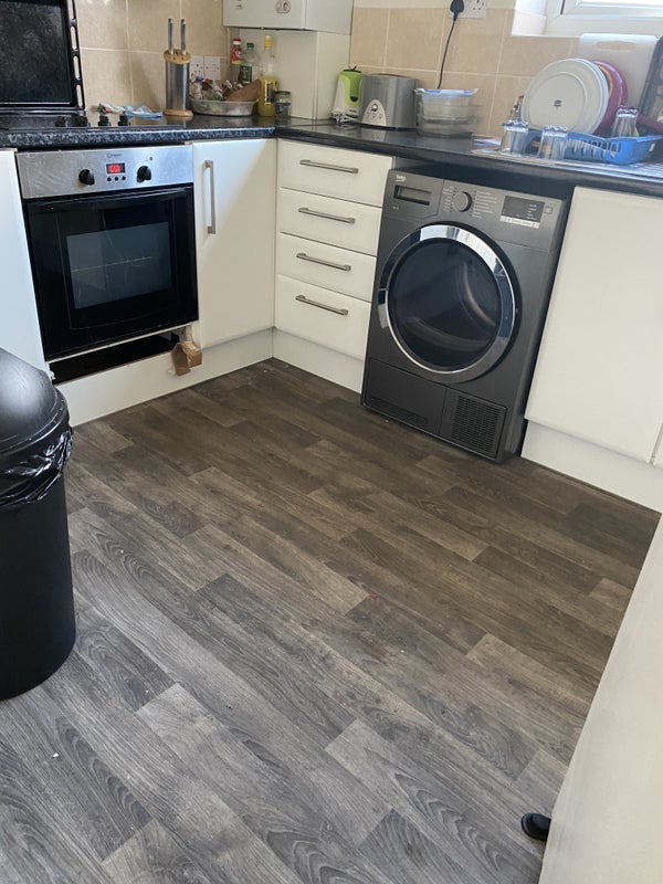 Room Ashfield Road in Greater London