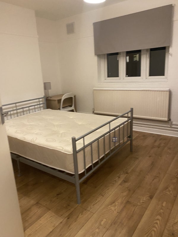 Room Ashfield Road in Greater London