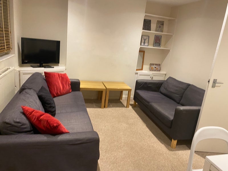 Room Ashfield Road in Greater London