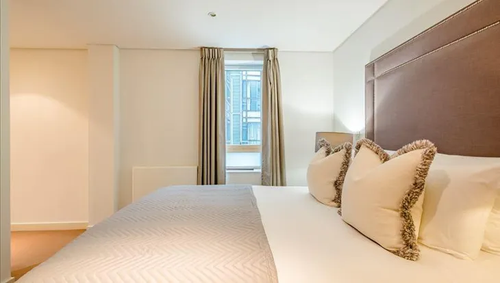 Flat Merchant Street in Greater London